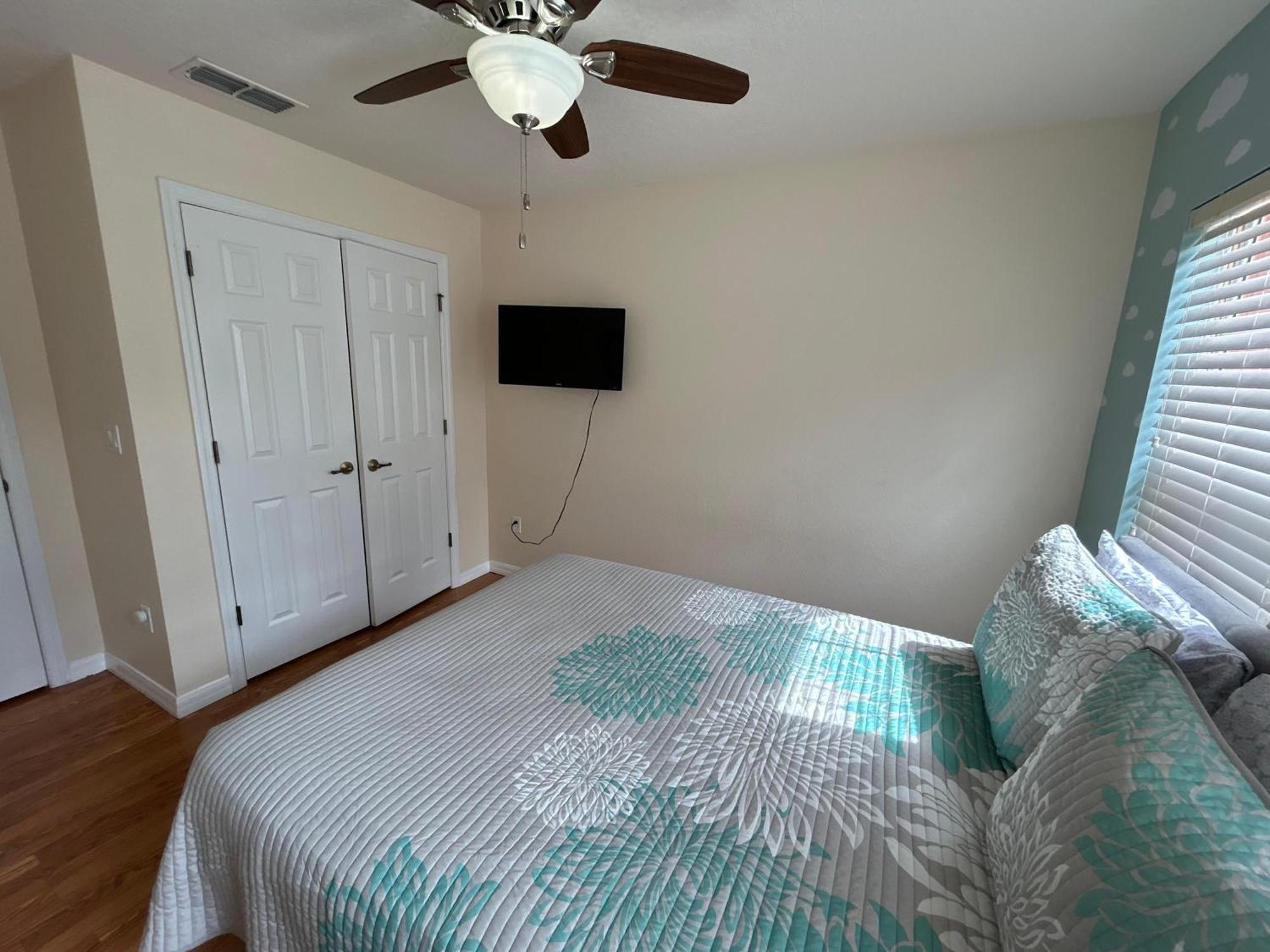 New! Lakefront Views- Encantada Townhouse Hébergement de vacances *