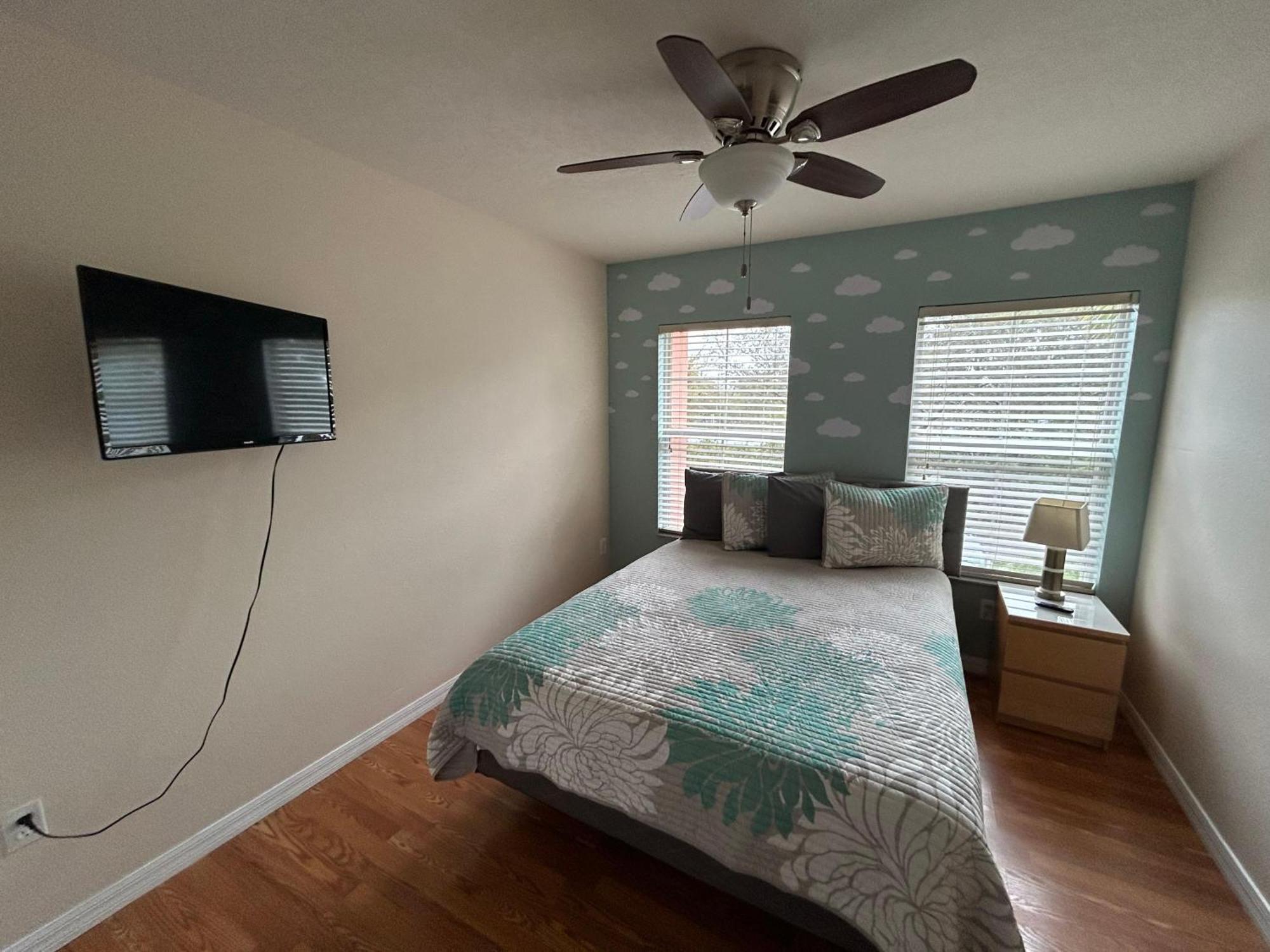 New! Lakefront Views- Encantada Townhouse Hébergement de vacances *